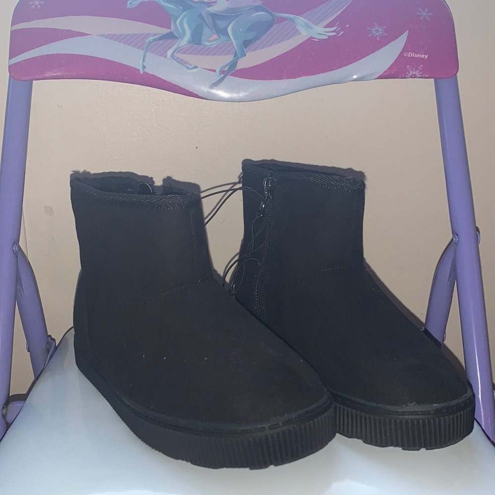 🆕 NEW girls black size 11 and 12 availability “Ugg style” boots nwt reg 25